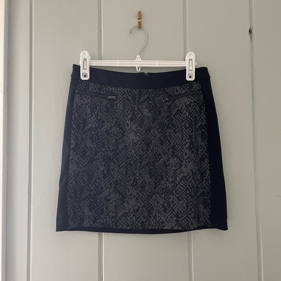 Banana Republic Dresses & Skirts - Banana Republic Black Snake Skin Print Mini Skirt / 2P / Good Condition